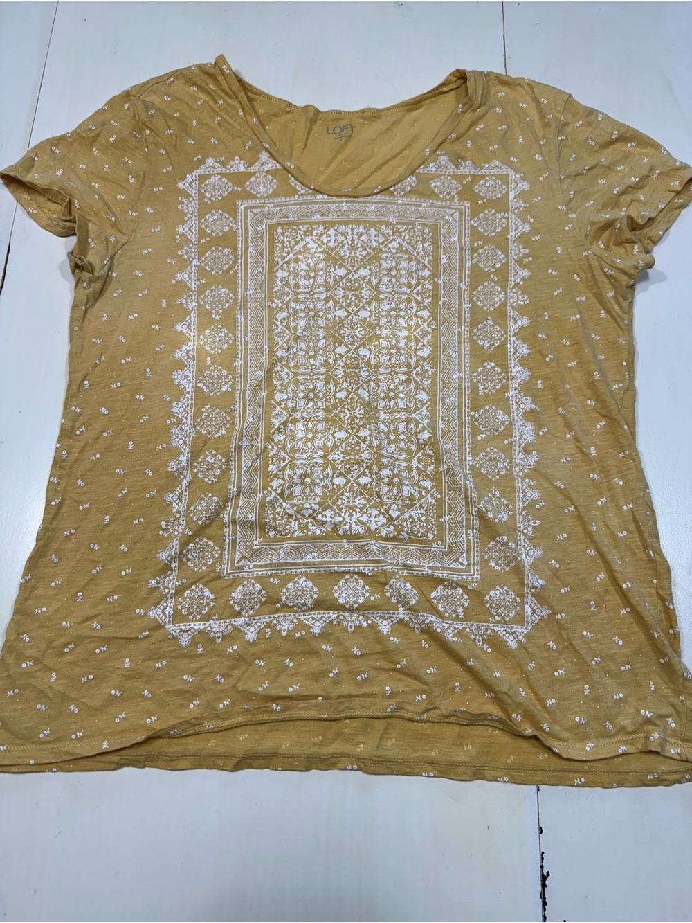 LOFT Outlet Yellow Floral Tile Print Short Sleeve T-Shirt Size Large 100% Cotton